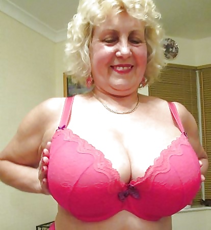 Mature big tits in black and pink bra #36608454