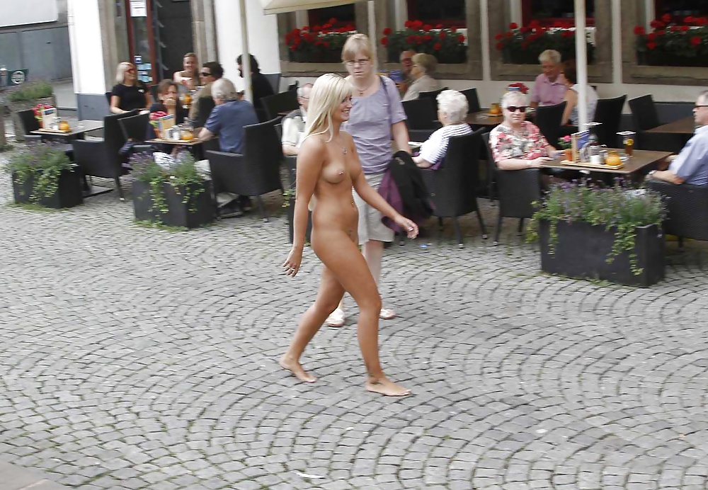 Gekleidete Weibliche Nackte Weibliche 4 #30250563