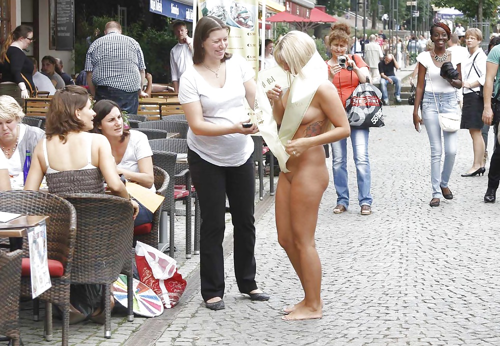 Gekleidete Weibliche Nackte Weibliche 4 #30250609