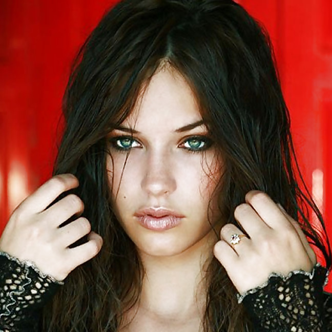 Alexis Knapp #27378358