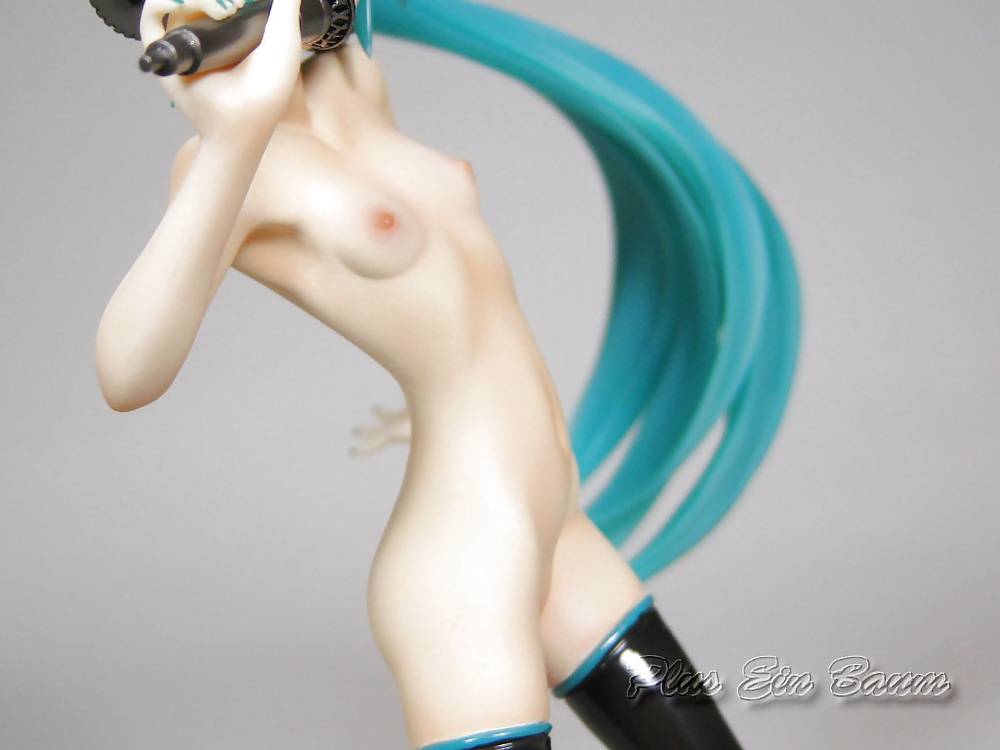 Miku hatsune lat desnuda
 #27239353