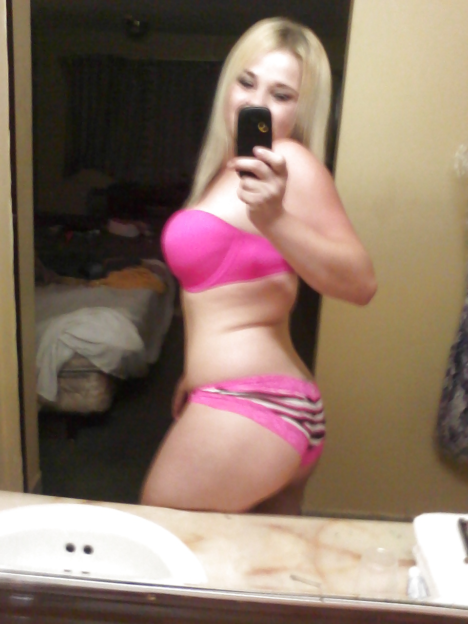 淫乱フリーク
 #37038899