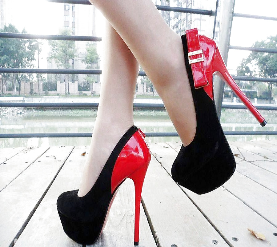 Tacones y cuero
 #26254438