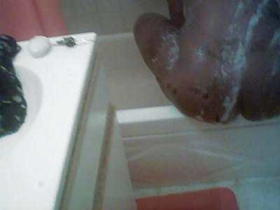 Ragazza nera spessa che fa il bagno
 #33776933