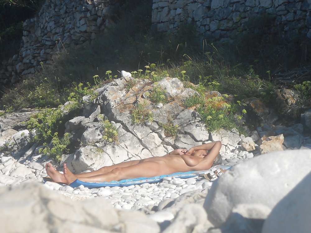 Migliore nonna sulla spiaggia croata nuda
 #30699743
