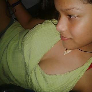 Downblouse y escote jóvenes latinos
 #32407211