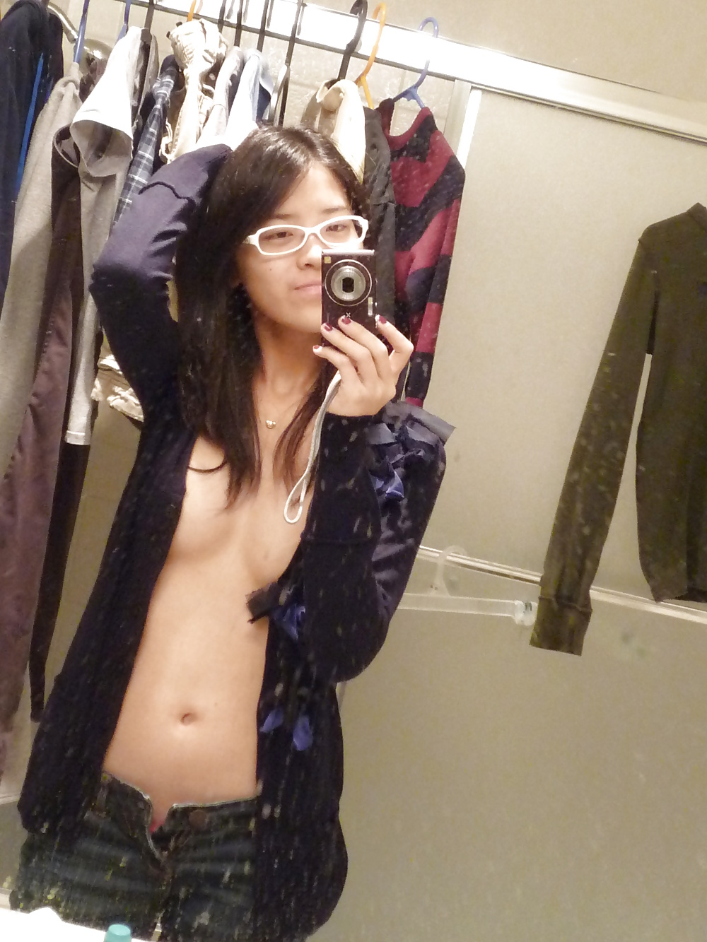 Sexy jeune Asiatique Avec Des Lunettes #30188191