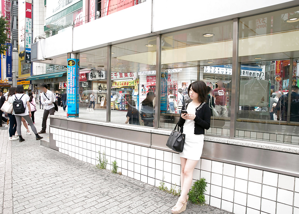 Datant Secrètement Femme Japonaise D'un Ami #30260474