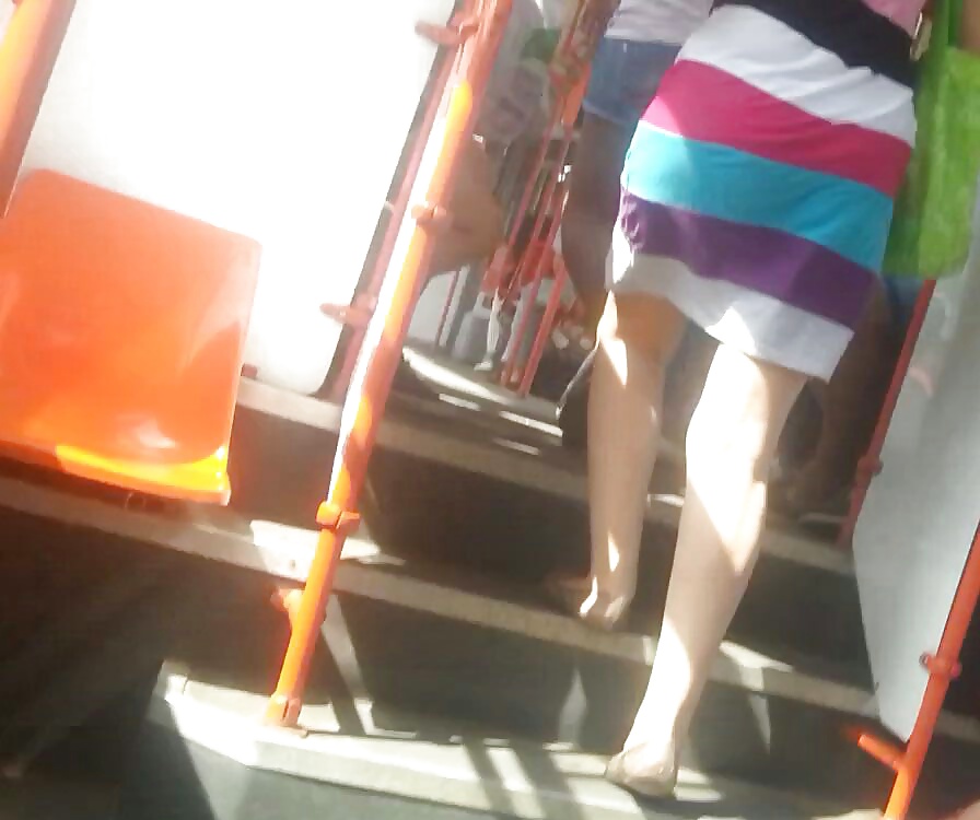 Spy sexy teens in bus piedi, faccia e culo rumeno
 #28400193