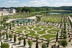 Chateau de versailles et son jardin a la francaise 
 #28359655