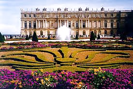 Chateau de versailles et son jardin a la francaise 
 #28359660