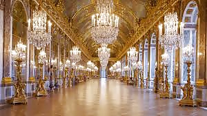 Chateau de versailles et son jardin a la francaise 
 #28359666