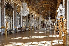Chateau de versailles et son jardin a la francaise 
 #28359675