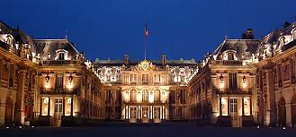 Chateau de versailles et son jardin a la francaise 
 #28359679