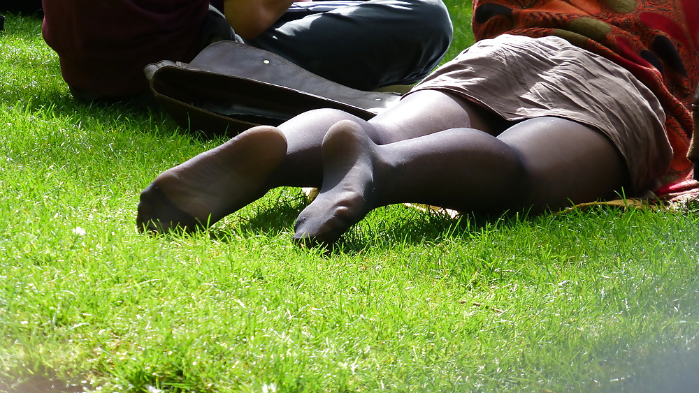 Candid pantyhose feet in public park #28907972