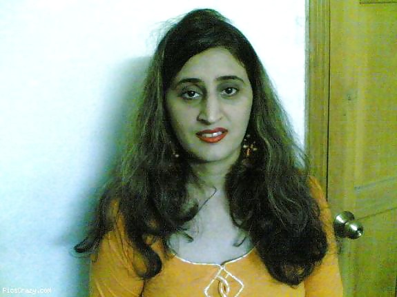 Tía musulmana pakistaní se convierte en criada hindú y esclava sexual
 #34769645