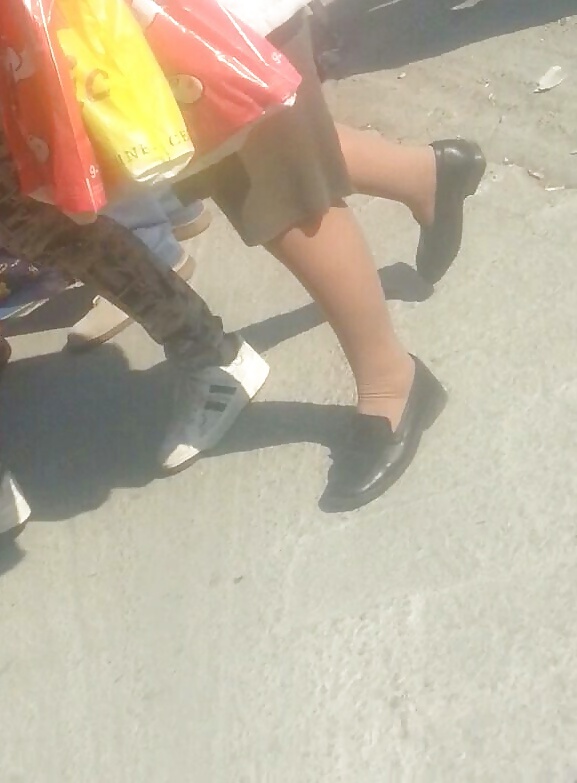 Espiar a los pies viejos + jóvenes y calcetines rumanos
 #25287483