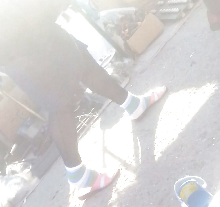 Espiar a los pies viejos + jóvenes y calcetines rumanos
 #25287510