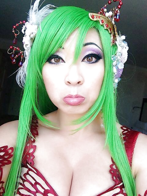 Cosplayer: Yaya Han #26627090