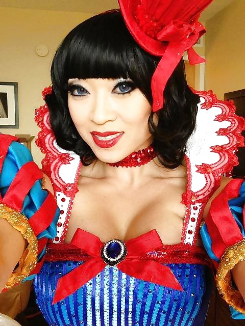 Cosplayer: Yaya Han #26627347