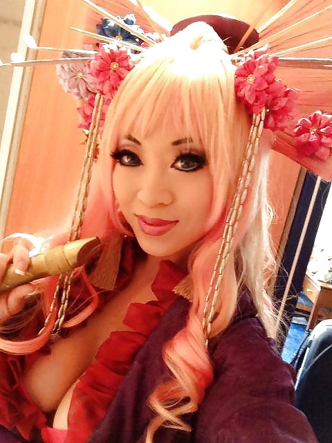 Cosplayer: Yaya Han #26627355