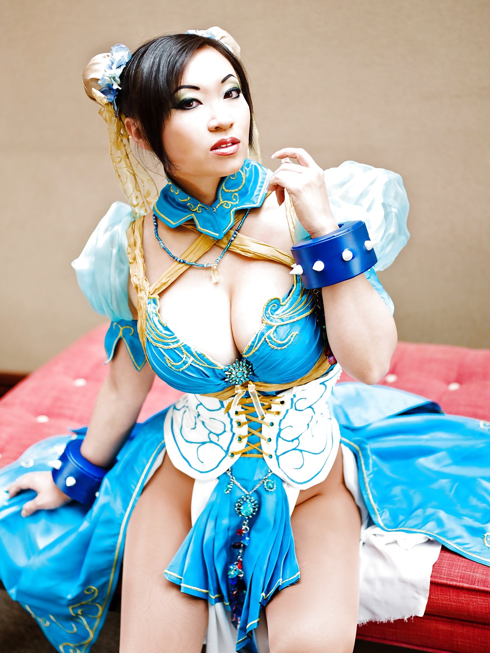 Cosplayer: Yaya Han #26627365