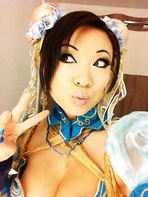 Cosplayer: Yaya Han #26627561