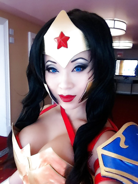 Cosplayer: Yaya Han #26627578