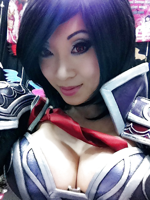 Cosplayer: Yaya Han #26627701