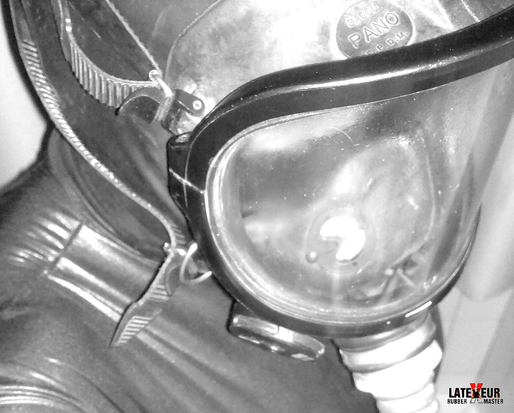 Frencch Rubber Master latex et masque a gaz #23135194