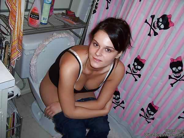 Filles Sur Les Toilettes #35340179
