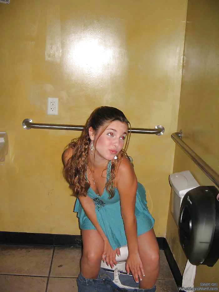 Girls On the Toilet #35340191