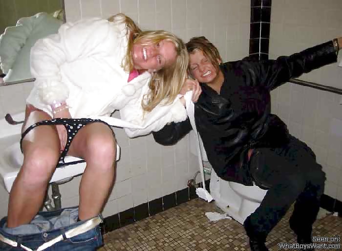 Girls On the Toilet #35340359