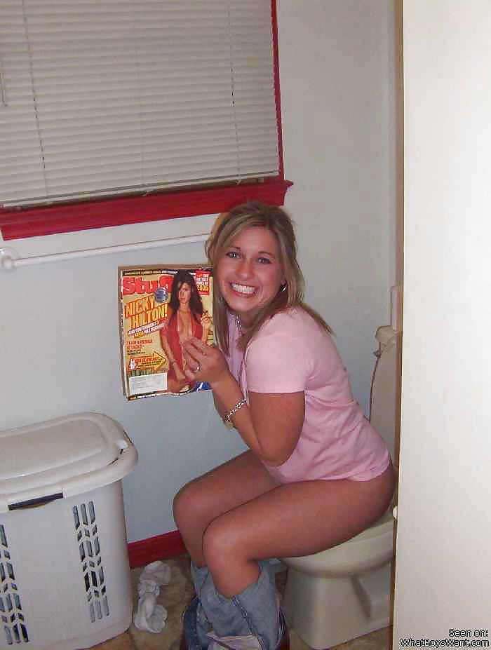 Girls On the Toilet #35340363