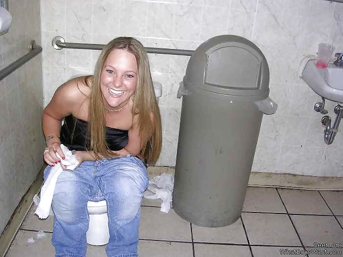 Girls On the Toilet #35340520