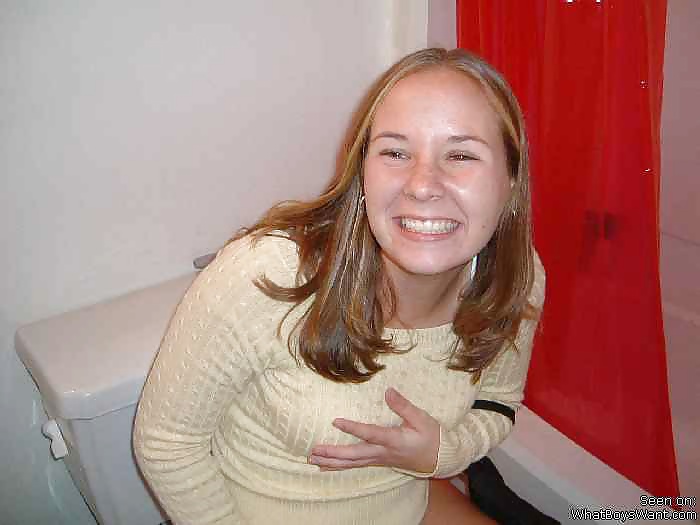 Girls On the Toilet #35340530