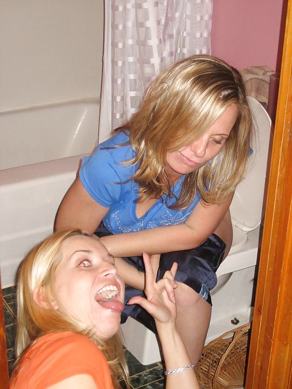 Girls On the Toilet #35340759