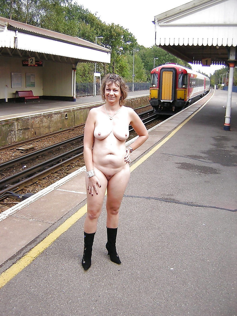 Milfs in Public vol.5 #40809422