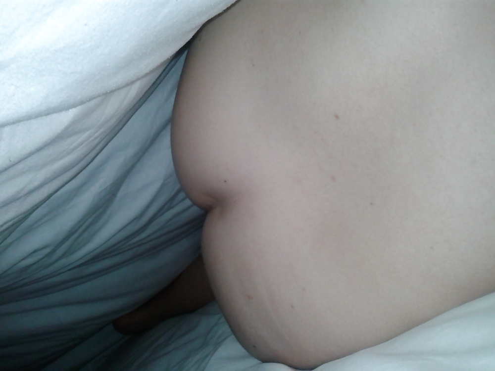 私の妻の大きなお尻のベッドの中の写真を盗撮
 #32193743