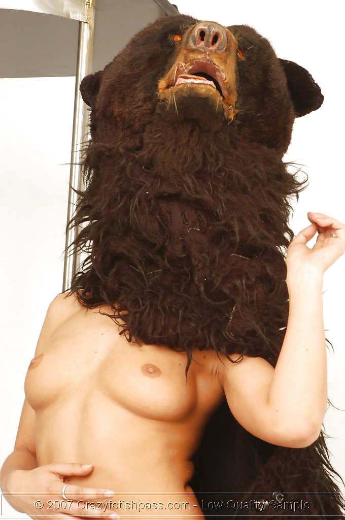 Mädchen In Bearsuit #39967581