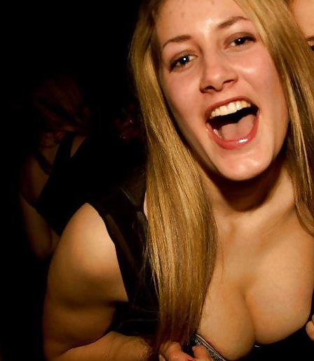 Dänische Teenager-91-92-große Brüste Spaltung Zöpfen Zunge #35600005