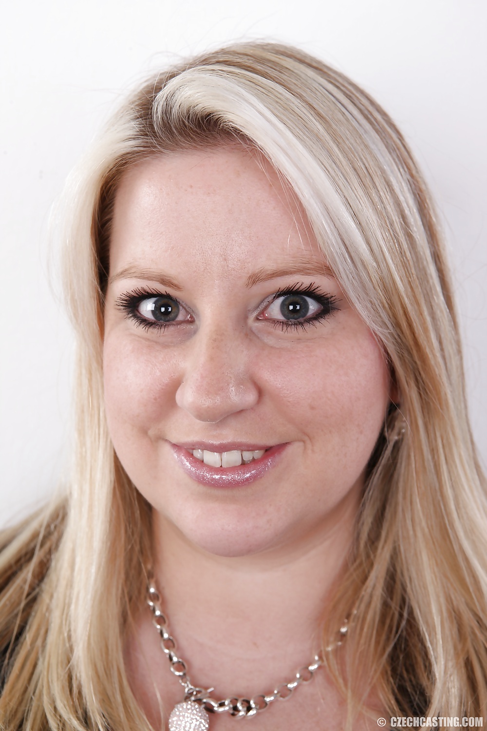 金髪巨乳のフワフワ
 #26463780