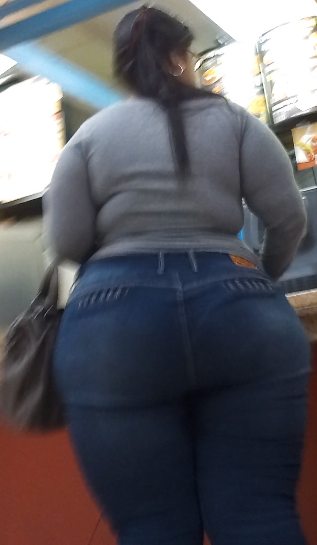 Enorme mega culo latina milf in jeans voyeur candido
 #25440144
