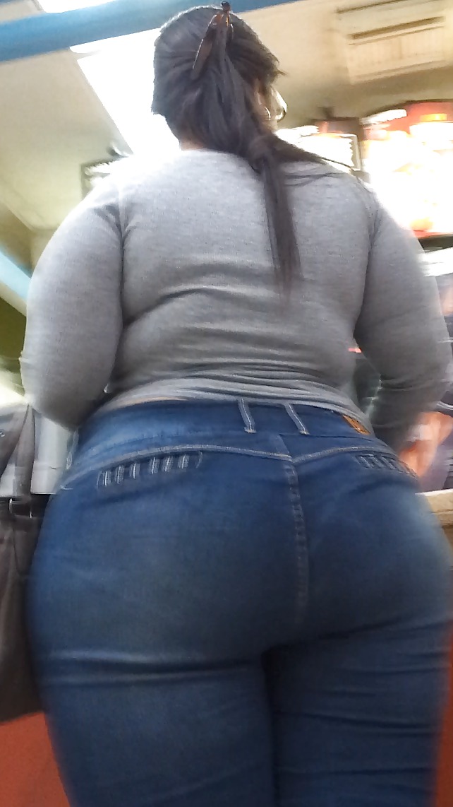 Enorme mega culo latina milf in jeans voyeur candido
 #25440148