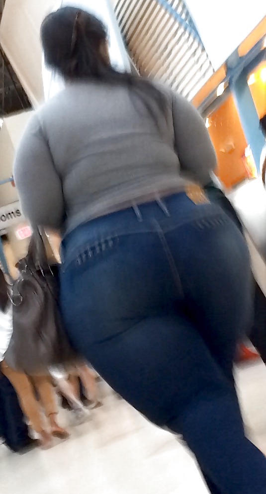 HUGE MEGA butt Latina Milf in Jeans VOYEUR CANDID #25440175