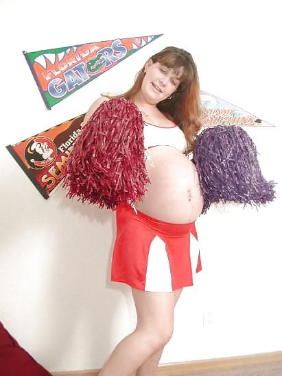 Schwangere Gleichaltrige Cheerleader Auskleiden #36431650