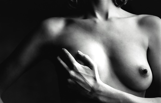 Perfekten Sturm - Schöne Form Der Brust Einer Frau #32289868