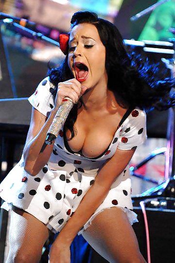 Katy Perry may be a modest 32C #30815957