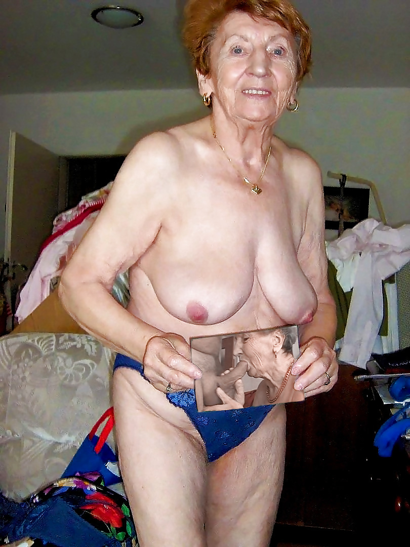 Abuelas en su sujetador y bragas 2
 #28835717