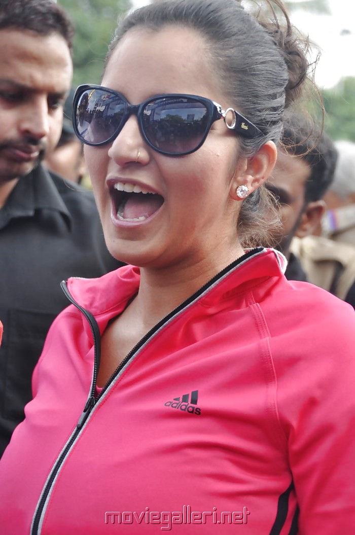 Joueur De Tennis Indien Chaud - Sania Mirza #37843451